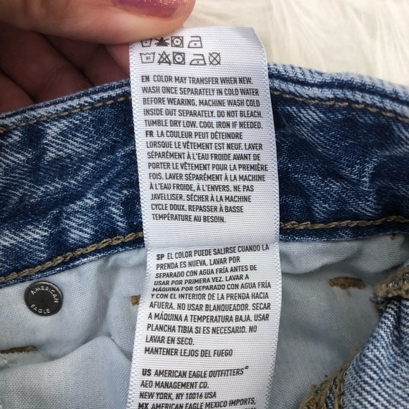 American Eagle- Curvy Mom Jean 90’s wash (0 short) - Picture 13 of 15